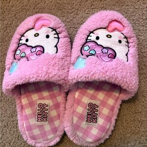 Hello Kitty slippers 🩷